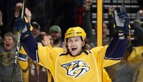 Prvou hviezdou týždňa NHL mladá puška z Nashvillu, Hossov spoluhráč v top trojke
