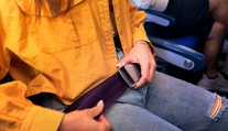 Na sociálnych sieťach sa šíri trik, ktorý má spríjemniť dlhý let. Odborníci varujú, že je nebezpečný