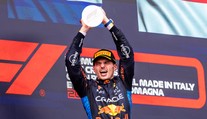 VIDEO: Japonsko nesklamalo, McLareny však na Red Bull nevyzreli. Verstappen hlási víťazný comeback