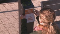 V Žiari nad Hronom budú jazdiť po cestách z cigaretových ohorkov