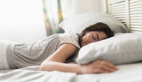 Horúčavy nedajú telu oddýchnuť ani v noci. Odborníci varujú pred chybou, ktorú robia mnohí ľudia