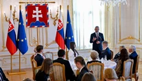 Na oficiálnu stránku prezidenta sa po vlne kritiky opäť vrátila štandarda