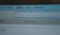 Internet aj mobilné telefónne siete zažívajú počas koronavírusovej krízy nebývalý nápor
