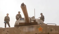 VIDEO: Preteky v zbrojení s USA naberajú na obrátkach. Čína prvýkrát ukázala v akcii svoj najmodernejší tank