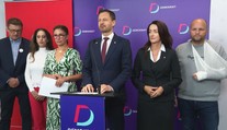 Päť posledných miest na kandidátke Demokratov bude patriť Jablku, chceli ich 20