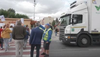 Každodenný hluk, prach, praskliny na domoch a tragédie. Obyvatelia Kolárova a okolia vyšli do ulíc