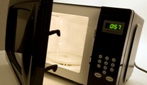 Whirlpool vyzval klientov, aby vrátili viac ako 15-tisíc mikrovlnných rúr pre riziko požiaru