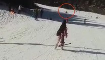 Máme zábery, ako opitý muž z Košíc na skútri zrazil ženu na svahu
