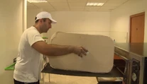 Armén žijúci na Slovensku pracoval v banke. Dnes je jeho obživou chlieb