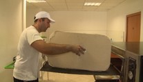 Armén žijúci na Slovensku pracoval v banke. Dnes je jeho obživou chlieb