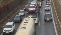 Vážna nehoda na hlavnom ťahu. Slováci musia rátať s rozsiahlymi kolónami
