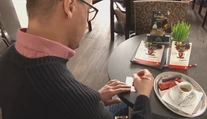 Kávičku za básničku: Počas Svetového dňa poézie sa v kaviarňach platilo básňami