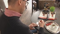 Kávičku za básničku: Počas Svetového dňa poézie sa v kaviarňach platilo básňami