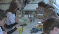Žiaci v školských jedálňach prestali jesť polievky, končia v kanáli