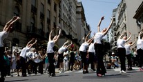 Tanečníci baletu protestovali v uliciach Buenos Aires