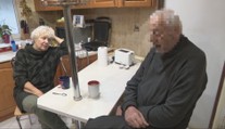 Zachraňoval životy, dnes ohrozuje vlastnú rodinu. Zákerná diagnóza zmenila lekára na pacienta