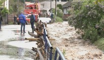 Spustošené Rudno nad Hronom. Búrlivá voda brala všetko, čo jej prišlo do cesty. Ľudí aj autá