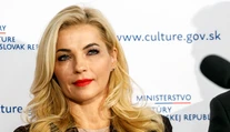 Martina Šimkovičová letela špeciálom do Ríma, kde ju čakala vládna limuzína. Nechala si ju tam poslať z Bratislavy