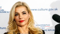 Martina Šimkovičová letela špeciálom do Ríma, kde ju čakala vládna limuzína. Nechala si ju tam poslať z Bratislavy