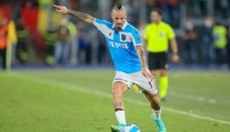 Marek Hamšík nachytal brankára takmer z polovice ihriska. Rozhodca gól neuznal
