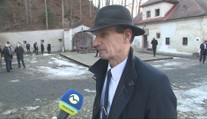 Štátny tajomník Kuffa prevážal na služobnom aute vozík naložený drevom. Skončil s ním v priekope a odmietal prezradiť, komu patrí