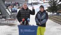 Premiér medzi žiakmi na lyžiarskom: Školy žiadajú vyššie príspevky, Fico reagoval ostro