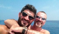 Priateľ Georgea Michaela na fotke deň pred smrťou. Prehovoril o tom, ako objavil jeho telo