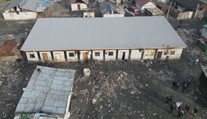 Konečne majú strechu nad hlavou. Po požiari v obci Svinia im postavili domy za štátne, časť však dodatočne zaplatia