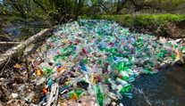 Ekologická katastrofa na východnom Slovensku: Rieku upchal zväčša plastový odpad