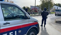 Slovák, ktorý sa zabarikádoval v dome s výbušninami v Rakúsku, je mŕtvy