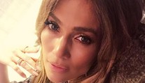 Jennifer Lopez má nového a zase mladšieho priateľa. A Rihanna zúri