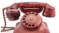 Tento telefón zabil milióny ľudí, teraz je na predaj