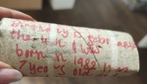 Na povale našli dojímavý odkaz z minulosti. Malé dievča ho napísalo pred 35 rokmi