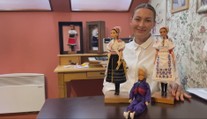 Barbie a Ken, ako ste ich ešte nevideli. Krupinčanka vytvára pre ikonické bábiky repliky originálnych krojov