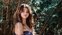 Selena Gomez v plavkách a bez mejkapu. Stále vyzerá ako dievčatko