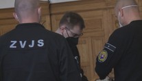 Lukáš, ktorý zavraždil otca a jeho družku, spoznal trest. Pri čine mu pomáhala sestra
