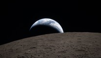 Prvá fotka z odvrátenej strany mesiaca. Astronauti zachytili dychberúci záber