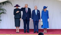Stretnutie plné obradov aj zlatý koč: Trump dorazil za kráľom Karolom III., expertka prezradila podrobnosti