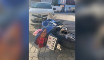 FOTO: Mladík bez vodičáku unikal polícii na motorke s falošnou ŠPZ. Divokú jazdu ukončila nehoda