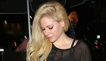 Konečne šťastná? Po boku Avril Lavigne sa ukázal neznámy muž