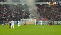 VIDEO: Slovan pocítil trnavské peklo okamžite. Päť minút sa nehralo, zasahovať museli hasiči