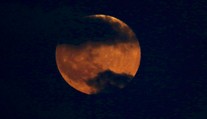 VIDEO: Zažili sme najdlhšie zatmenie Mesiaca v tomto storočí