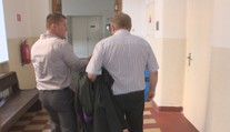 Sudcu bratislavského okresného súdu vyzliekli z talára