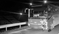 Smrteľná zrážka pri Martine. Autobus zachytil chodkyňu (†24), ktorú odhodilo a narazilo do nej ďalšie auto