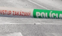 Autobus prešiel ženu ležiacu na ceste, zraneniam podľahla