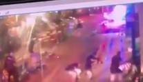 Video ukazuje, ako polícia za pár sekúnd zneškodnila teroristov z Londýna