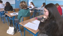 Tisíce žiakov v napätí. Školy zverejňujú prvé výsledky prijímačiek