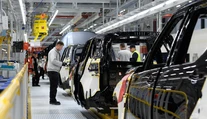 Automobilky zostávajú oporou Slovenska. Odborníci však upozorňujú na rastúce riziká