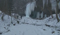 Karavanom po Slovensku: Očarujúci ľadopád aj historický kaštieľ s letohrádkom