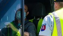 Ďalšie protesty na hraniciach: Desiatky ľudí zablokovali prechod v Skalici